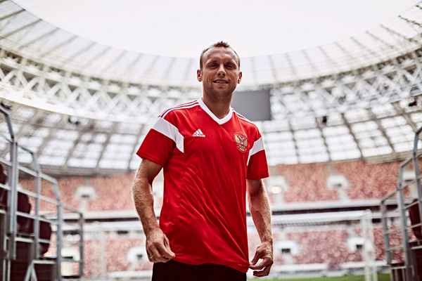 Denis Glushakov (football player) — биография знаменитости, личная жизнь, дети
