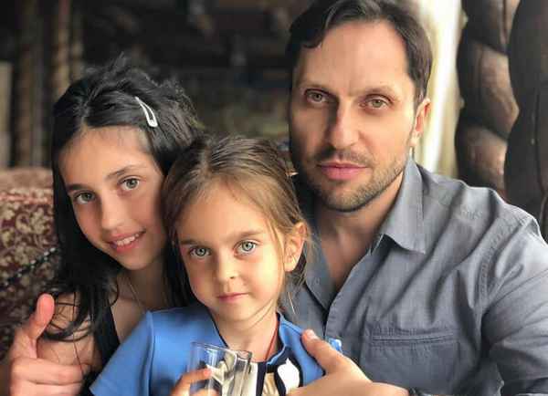  Александр ревва с дочками