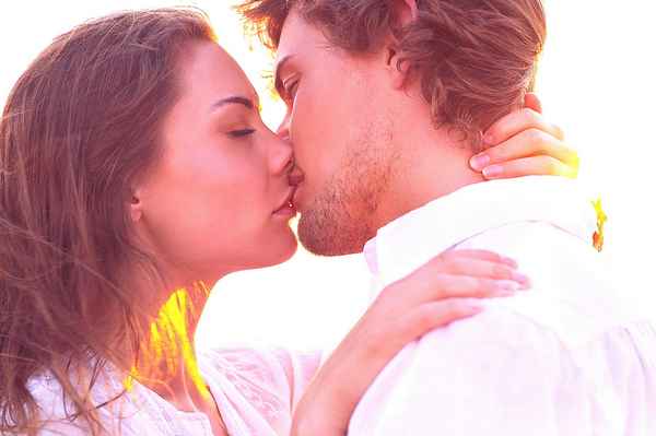  К чему снится страстно целоваться с бывшим мужем