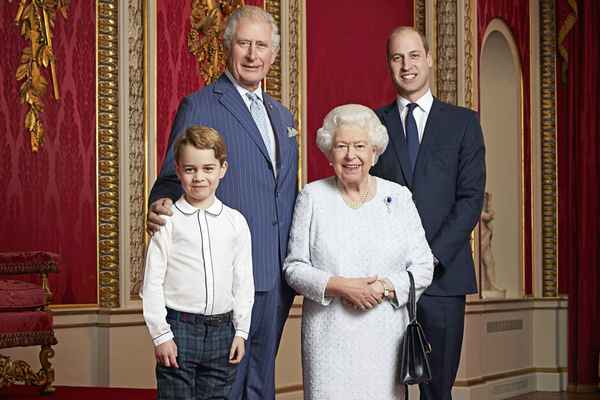  Английская королева елизавета 2 и ее семья фото