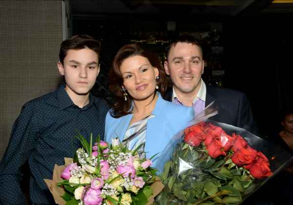  Кирилл андреев с женой и сыном фото
