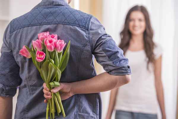  Бывший муж дарит цветы