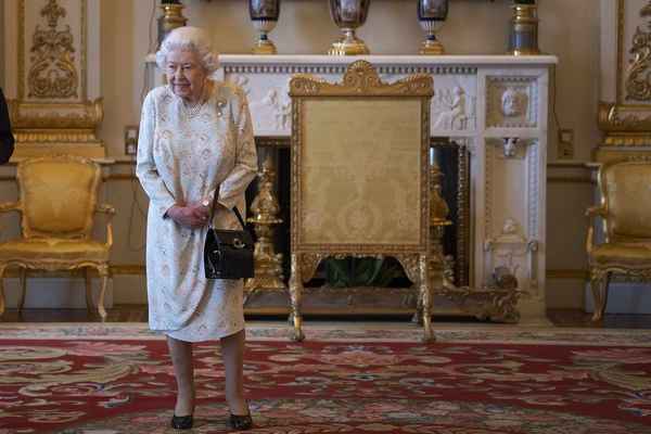  Елизавета 2 королева англии где живет