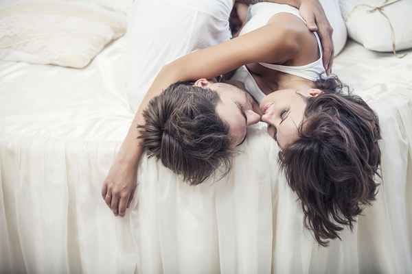  Во сне бывший муж целуется с другой женщиной