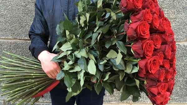  К чему снится бывший муж с букетом красных роз