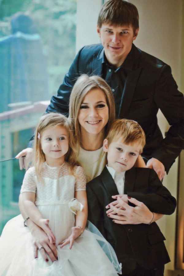  Аршавин с женой и детьми