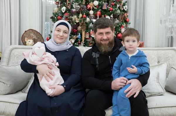  Кадыров и его семья дети жена фото 2017