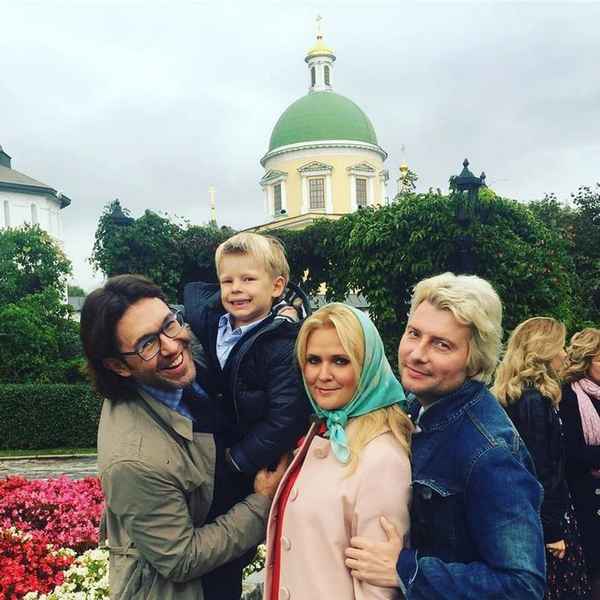  Малахов с женой и детьми
