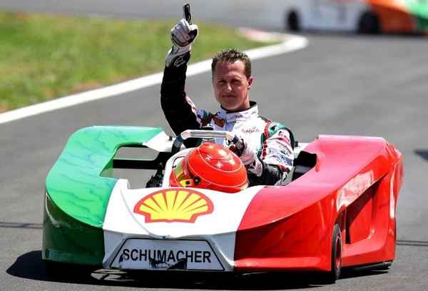 Михаэль Шумахер больше не прикован к постели, отключен от аппаратов и стабильно идет на поправку