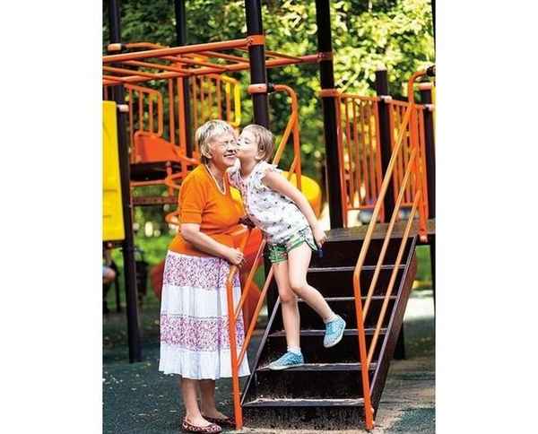 Сыгравшая бабушку в «Моей прекрасной няне» 78-летняя Александра Назарова одна растит маленькую внучку