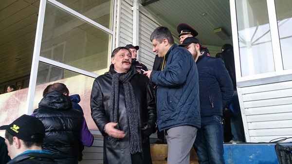 Дмитрий Назаров напал на фанатов после попытки его сфотографировать, пришлось вызывать наряд полиции