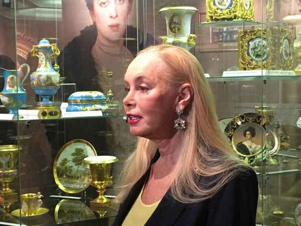 Нелли Кобзон открыла выставку, в которой показала все свои сокровища и роскошные подарки покойного мужа