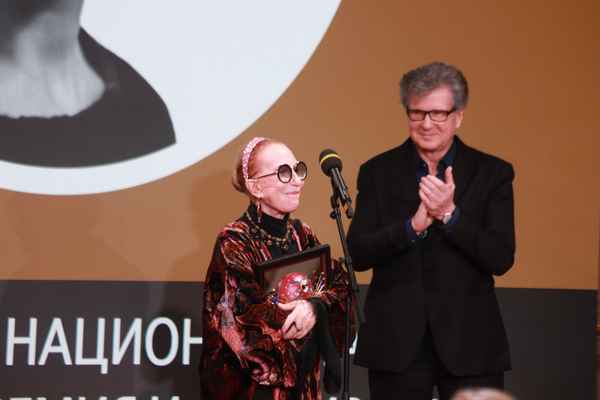 Исхудавшая Инна Чурикова удивила своим внешним видом на церемонии вручения премии «Золотая маска»