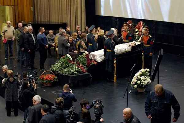 Мистический знак потряс публику на похоронах забытого всеми «генерала Михалыча» Алексея Булдакова