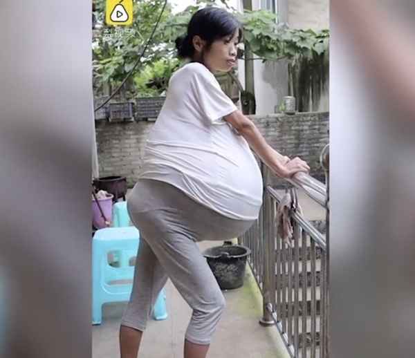 «Так она беременна или нет?»: певица Ани Лоpaк появилась на публике с внушительных размеров животом