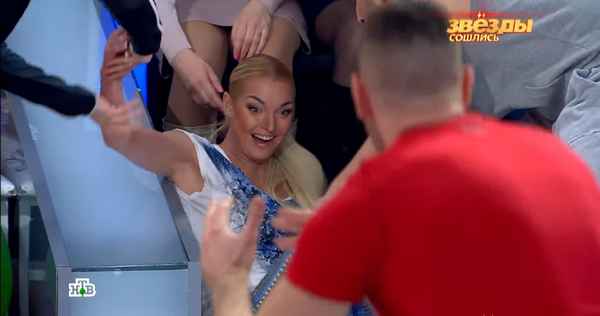 Анастасия Волочкова оконфузилась на шоу Леры Кудрявцевой, выполняя несложные физические упражнения