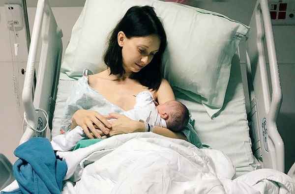 У Анастасии Цветаевой и известного адвоката родился ребенок: актриса опубликовала фотографию из палаты