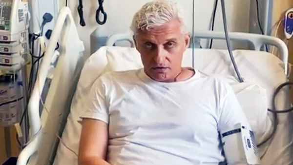 Олег Газманов рассекретил подробности операции по удалению опухоли и опубликовал видео с женой в постели