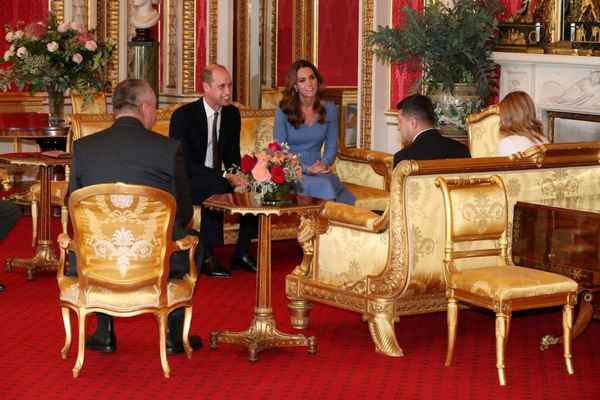 Напряжение нарастает: Кейт Миддлтон и «любовница» принца Уильяма встретились на приеме в Букингемском дворце