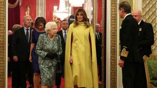 Новые образы Мелании Трамп: элегантная жена президента затмила красотой саму королеву в Букингемском дворце