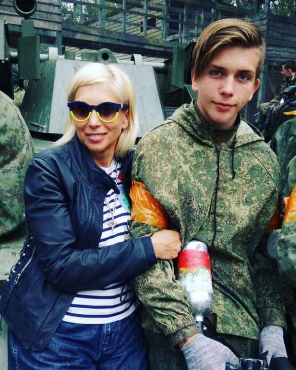Сын Алены Свиридовой растет настоящим красавчиком: певица решила поделиться с фанатами своей радостью