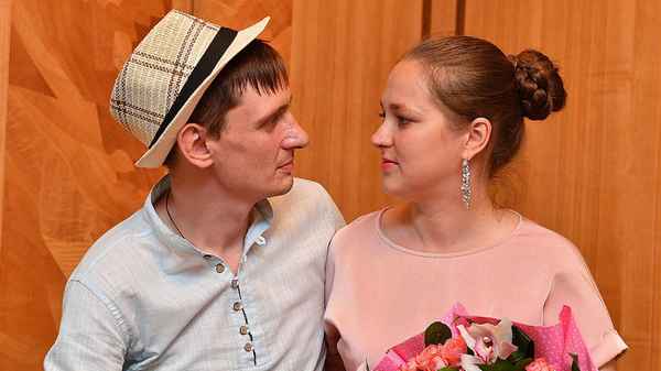 Непутевый племянник Пугачевой женился на бухгалтере после недели знакомства, певица на свадьбу не пришла