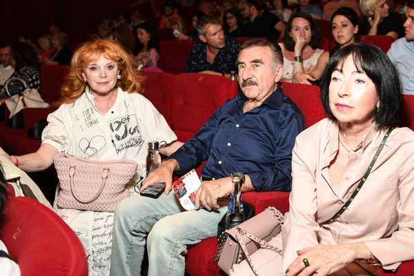 Помолодевшая и стильная Клара Новикова блеснула своей красотой на 5-ом Московском еврейском кинофестивале