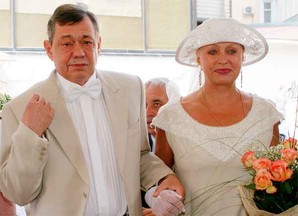 «Любовь, которая сносит крышу и дарит счастье»: вдова Николая Караченцова высказалась о новом замужестве