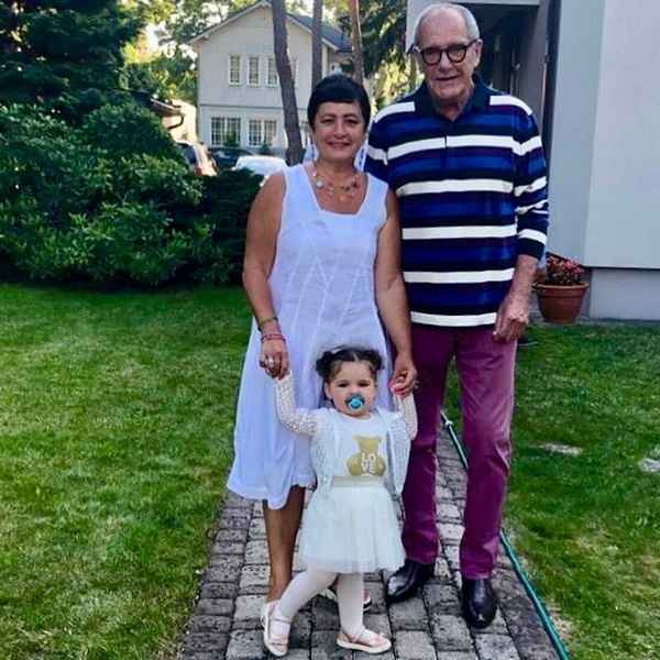 "Снова готовится стать отцом?": 79-летний Эммануил Виторган начал поиски няни для новорожденного малыша