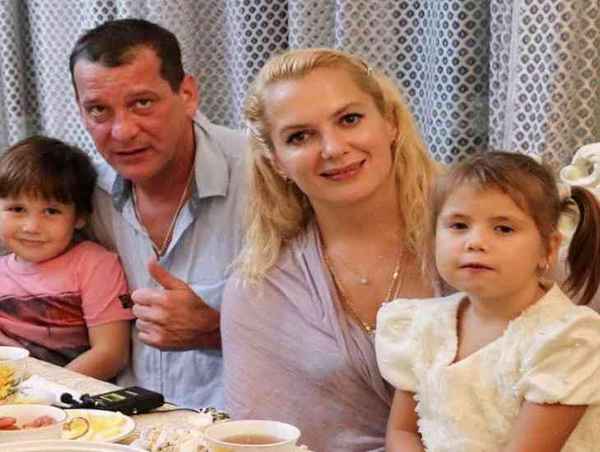 Семейное фото с Ярославом Бойко и детьми: актриса Мария Порошина подогрела слухи о своем романе с коллегой