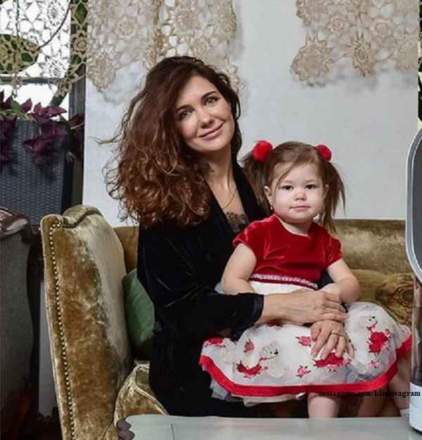 Екатерина Климова формирует красивую фигуру у трехлетней дочери: Бэлла уже радует первыми успехами