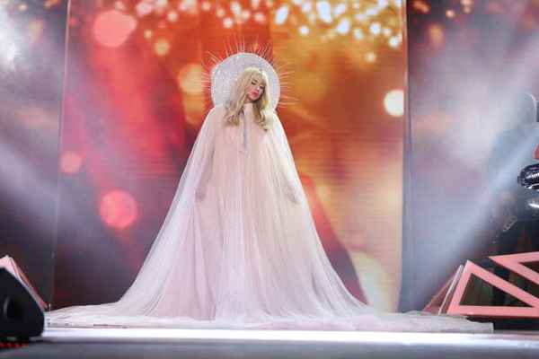 Светлана Лобода показала свадебное фото: поклонники поздравили певицу со знаменательным событием
