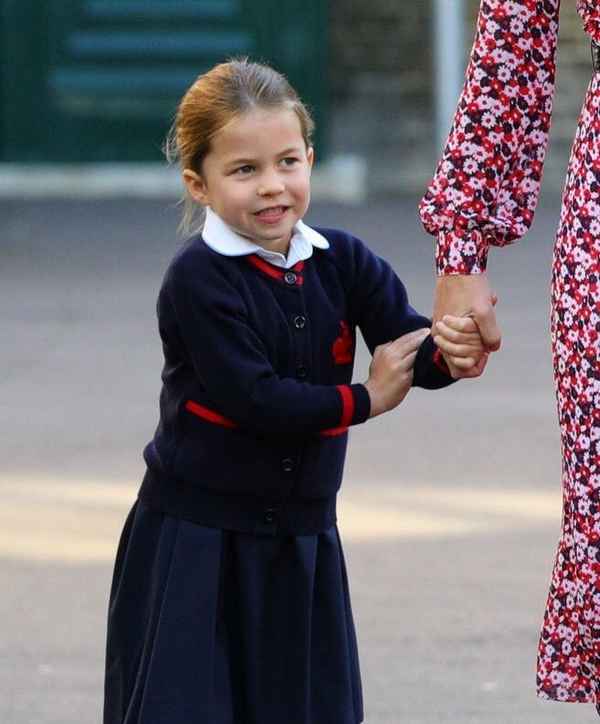 Четырехлетняя дочь принца Уильяма и Кейт Миддлтон уже отправилась в школу, где получила новую фамилию