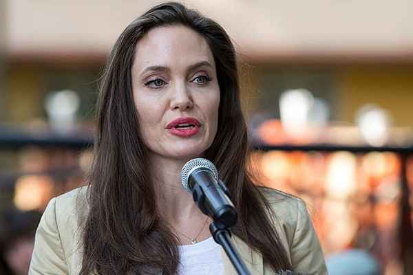 Анджелина Джоли показала скудное жилье старшего сына и объявила, что готовится стать матерью в седьмой раз