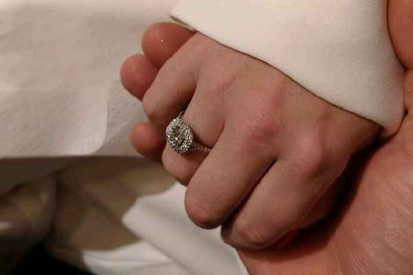 Певица МакSим выходит замуж во второй раз: счастливая артистка показала роскошное кольцо с бриллиантами