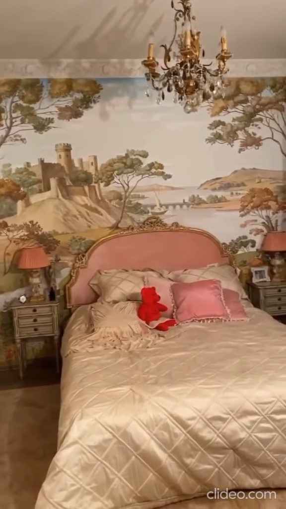 «Жанночкин рай»: родная сестра покойной Жанны Фриске показала ее нетронутую квартиру с личными вещами