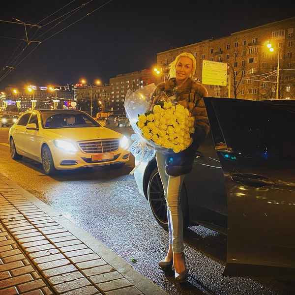 Отменившая свадьбу Анастасия Волочкова была похищена таинственным ухажером сразу после эфира на «Русском радио»
