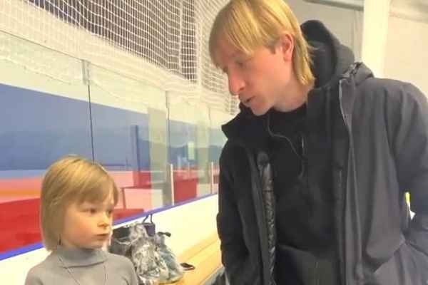 "Чемпион или шампиньон?": Евгений Плющенко показал, как отчитывает семилетнего сына за слабые результаты