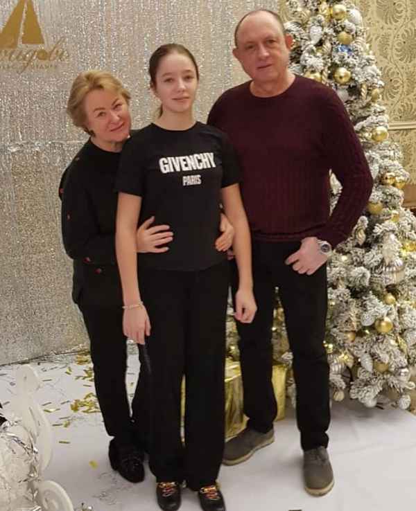 Маленькая дочь Началовой продолжает писать ей письма: отец певицы выступил с признанием, тронувшим россиян до слез