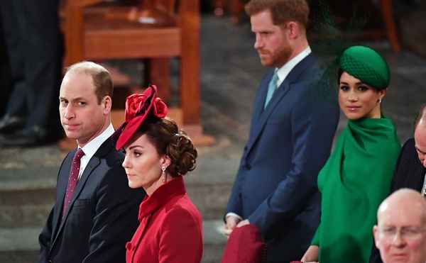 «Это оскорбительно»: Кейт Миддлтон и принц Уильям намеренно проигнорировали Меган Маркл и принца Гарри