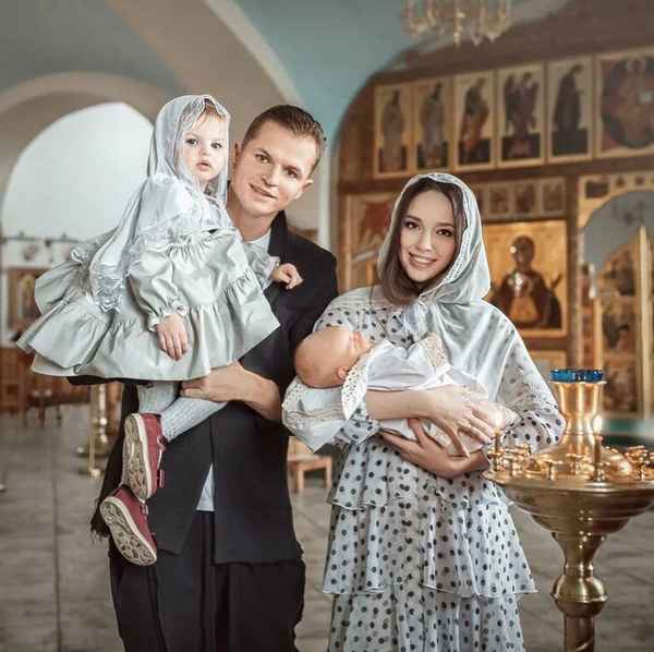 Модель Анастасия Костенко и футболист Дмитрий Тарасов покрестили крохотную дочь в Храме Сорока Севастийных мучеников
