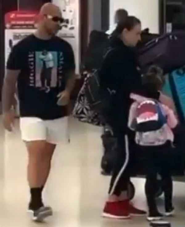 "Худший месяц в моей жизни": после громкого скандала Оксану Самойлову с детьми заметили в аэропорту Майами