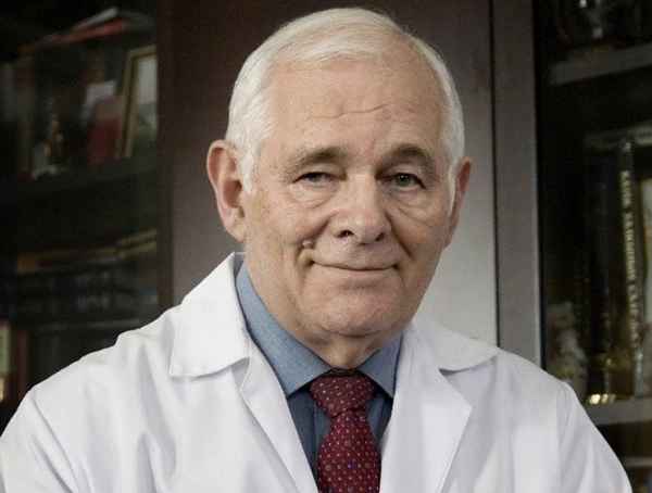 Доктор Леонид Рошаль рассказал, как обезопасить себя от коронавируса и сделал прогнозы на ближайшее будущее