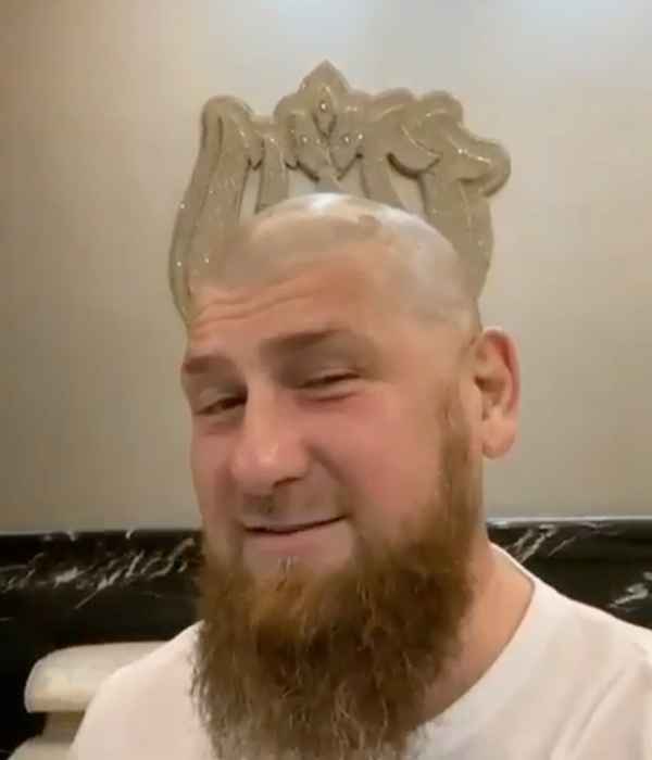 Рамзан Кадыров побрил голову после просьбы открыть парикмахерские: его примеру последовали подчиненные