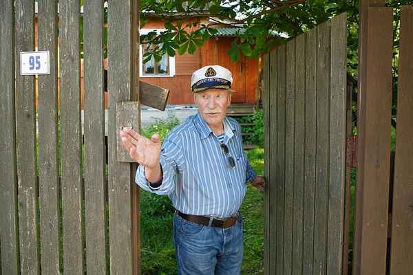 "Денег не хватает, я просто как бoмж": 89-летний Иван Краско обнищал на карантине в деревенской глуши
