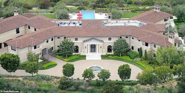 Принц Гарри и Меган Маркл втайне от всех поселились в особняке голливудского киномагната в элитном районе Беверли-Ридж