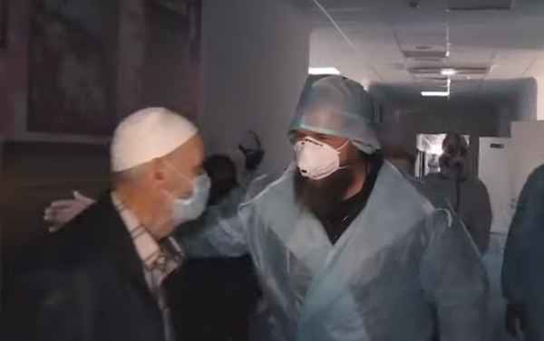 Противоречивые сведения из СМИ о состоянии Рамзана Кадырова: обнял больного друга, сейчас поражено 70% легких