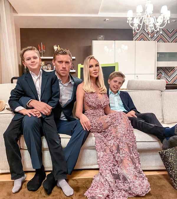 Стало хуже свекрови футболиста Павла Погребняка, его жена Мария и их общие сыновья борются с коронавирусом