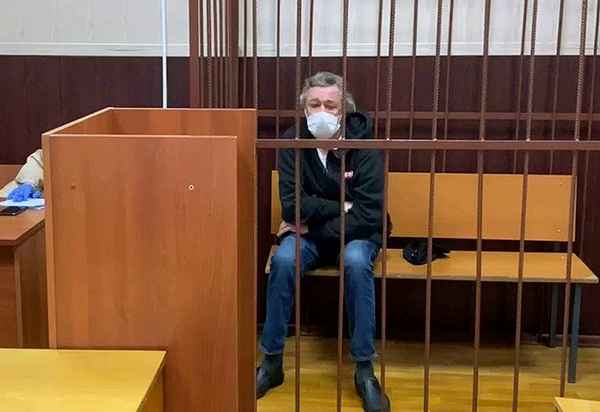 Михаил Ефремов нарушил условия домашнего ареста: теперь артист может отправиться прямиком в СИЗО