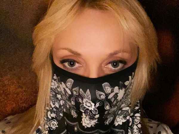 Хейтеры обвинили Кристину Орбакайте в желании заработать на пропаганде использования защитных масок